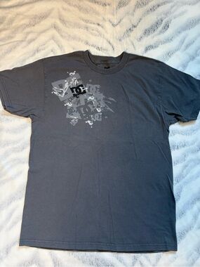DC Men's Charcoal Graphic Short Sleeve Tee